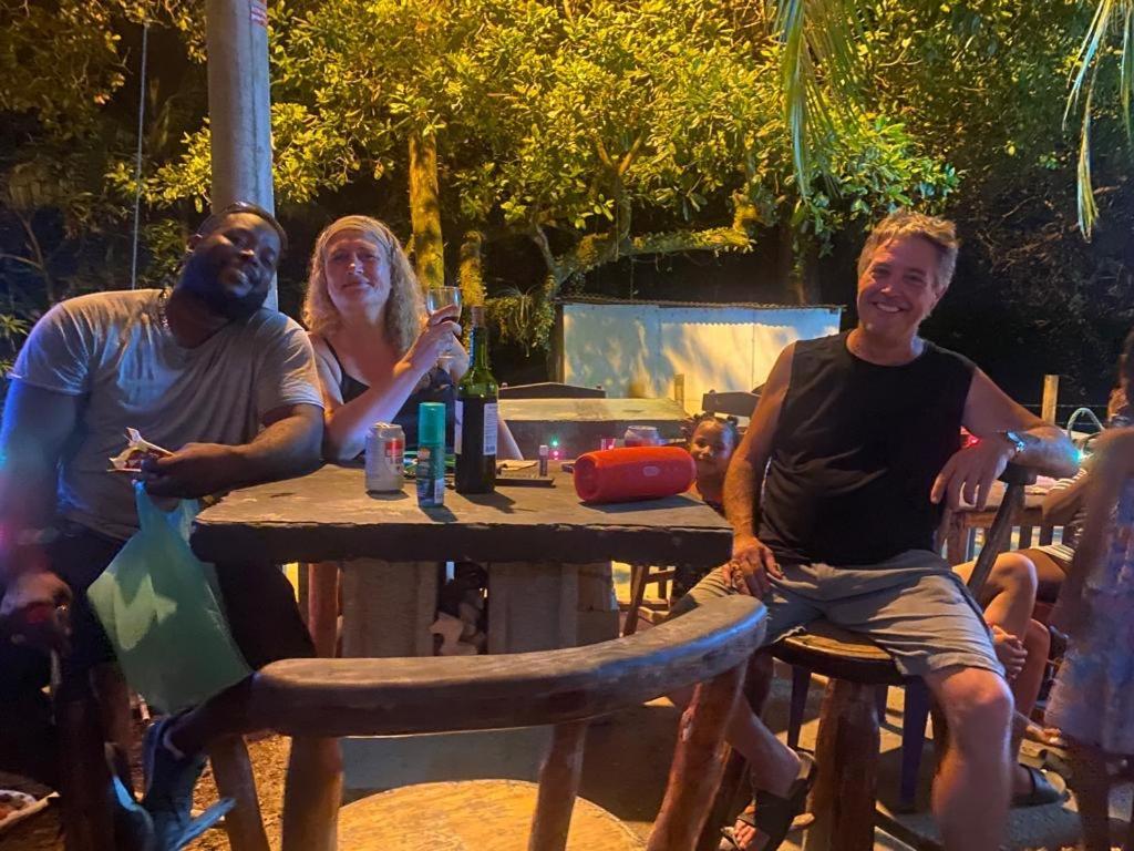 Airport Inn Roatan Buitenkant foto